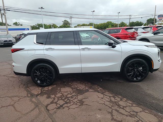 2024 Mitsubishi Outlander SE Black Edition w/Pano Roof