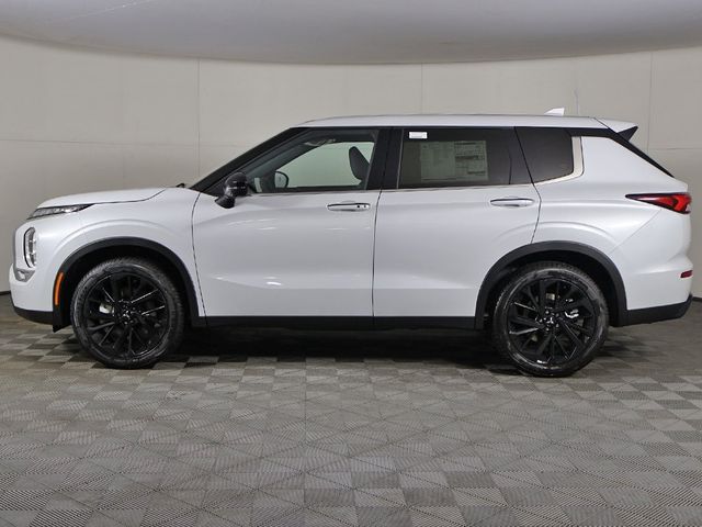 2024 Mitsubishi Outlander SE Black Edition w/Pano Roof