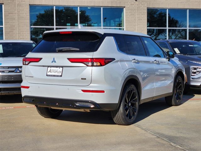 2024 Mitsubishi Outlander SE Black Edition w/Pano Roof