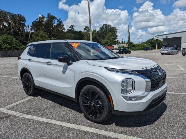 2024 Mitsubishi Outlander SE Black Edition w/Pano Roof