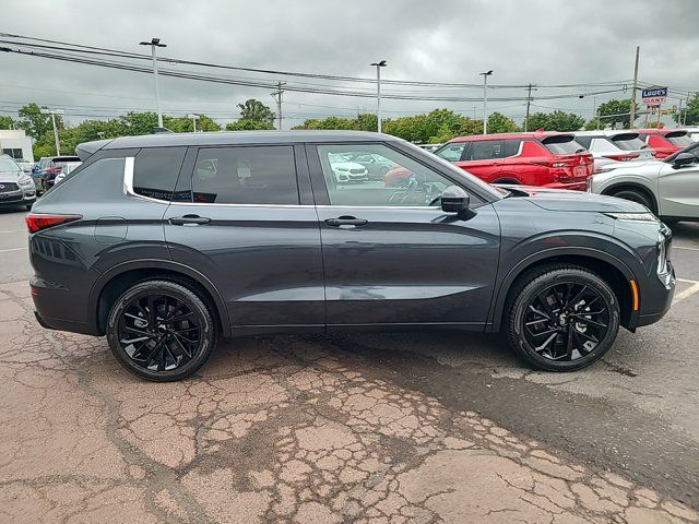 2024 Mitsubishi Outlander SE Black Edition w/Pano Roof