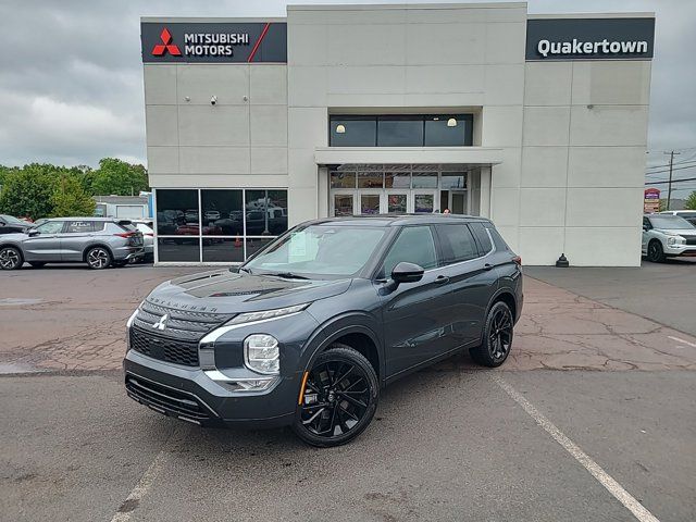 2024 Mitsubishi Outlander SE Black Edition w/Pano Roof