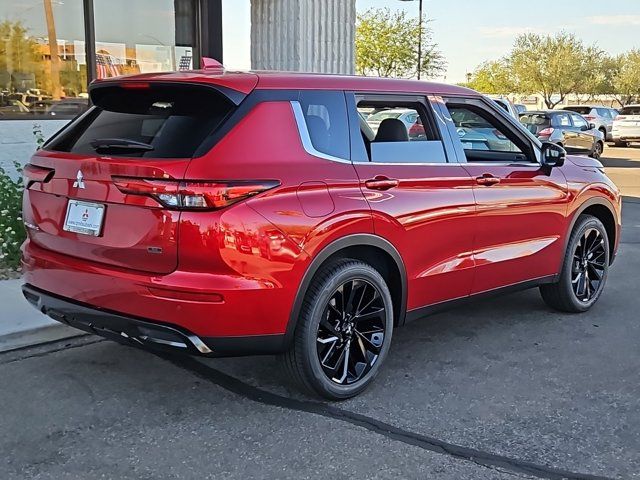 2024 Mitsubishi Outlander SE Black Edition w/Pano Roof