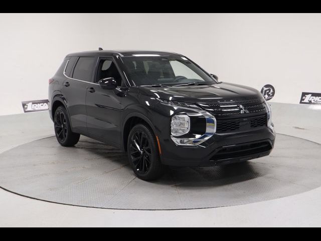 2024 Mitsubishi Outlander SE Black Edition w/Pano Roof