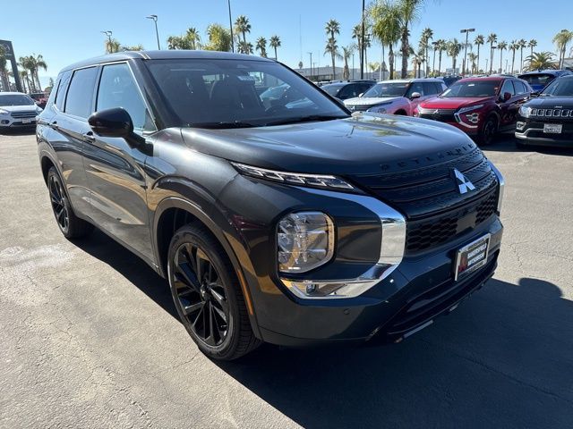 2024 Mitsubishi Outlander SE Black Edition w/Pano Roof