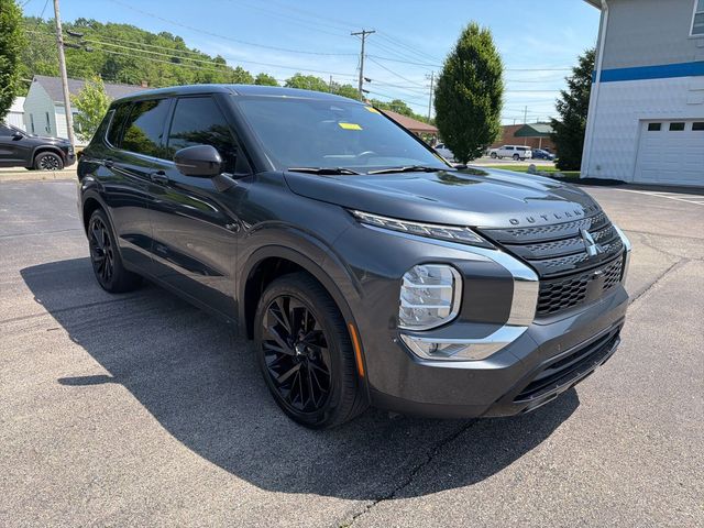 2024 Mitsubishi Outlander SE Black Edition w/Pano Roof