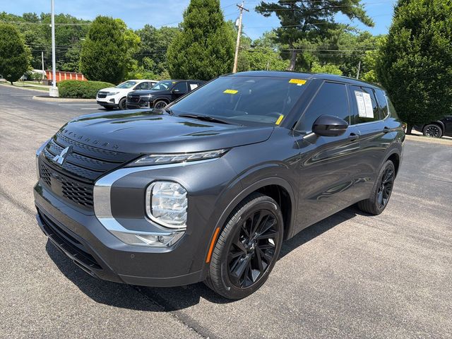 2024 Mitsubishi Outlander SE Black Edition w/Pano Roof