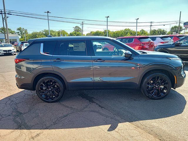 2024 Mitsubishi Outlander SE Black Edition w/Pano Roof