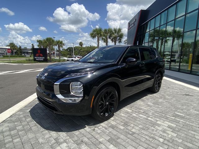 2024 Mitsubishi Outlander SE Black Edition w/Pano Roof