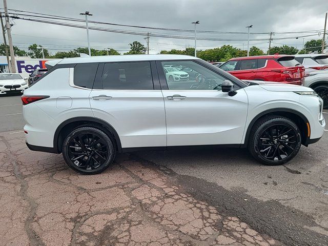 2024 Mitsubishi Outlander SE Black Edition w/Pano Roof