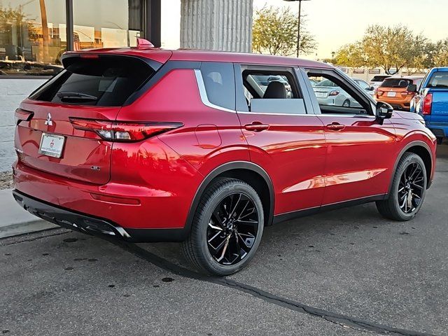 2024 Mitsubishi Outlander SE Black Edition w/Pano Roof