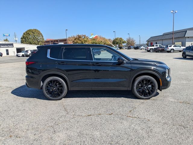 2024 Mitsubishi Outlander SE Black Edition w/Pano Roof