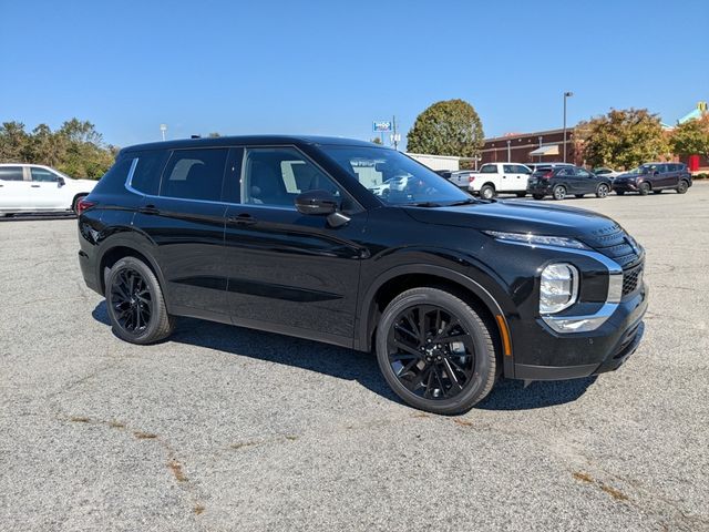 2024 Mitsubishi Outlander SE Black Edition w/Pano Roof