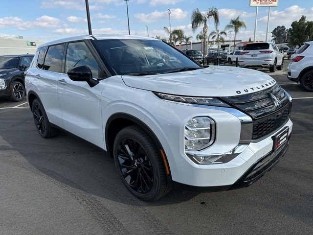 2024 Mitsubishi Outlander SE Black Edition w/Pano Roof