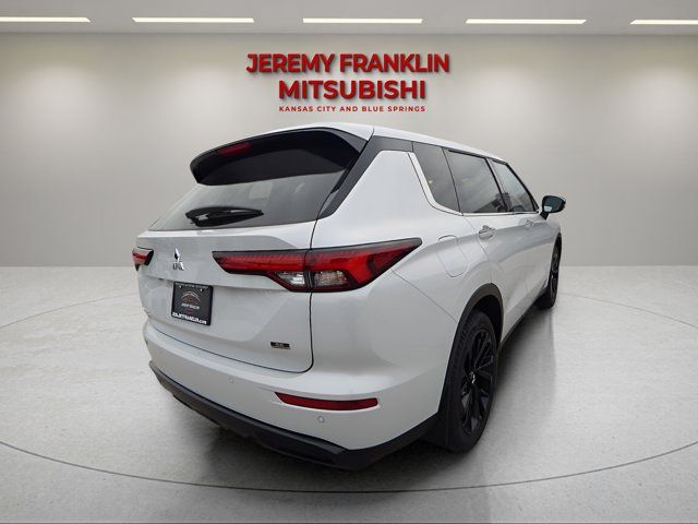 2024 Mitsubishi Outlander SE Black Edition w/Pano Roof