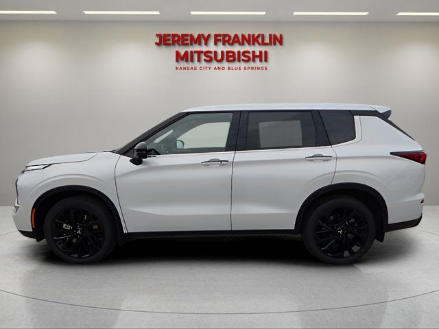 2024 Mitsubishi Outlander SE Black Edition w/Pano Roof