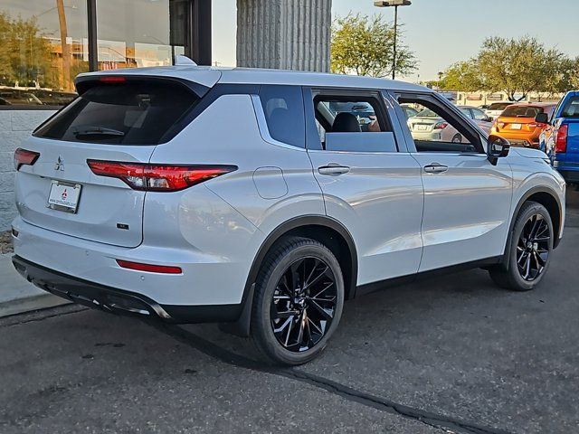 2024 Mitsubishi Outlander SE Black Edition w/Pano Roof