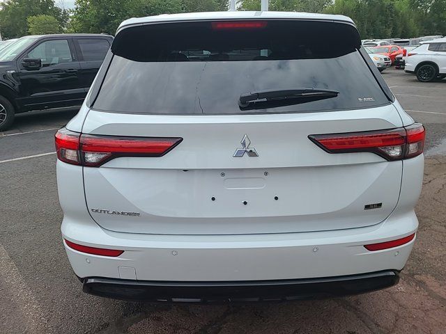 2024 Mitsubishi Outlander SE Black Edition w/Pano Roof