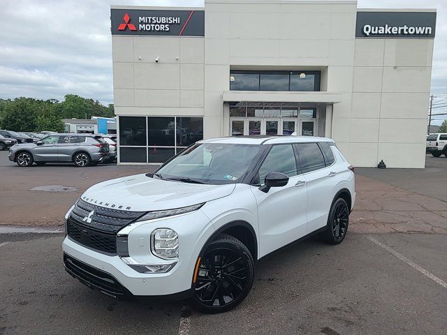 2024 Mitsubishi Outlander SE Black Edition w/Pano Roof