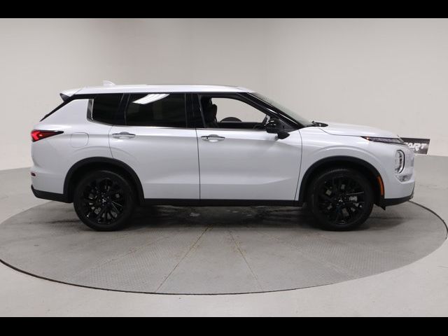 2024 Mitsubishi Outlander SE Black Edition w/Pano Roof