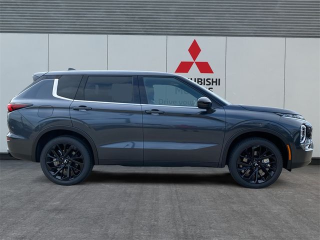 2024 Mitsubishi Outlander SE Black Edition w/Pano Roof