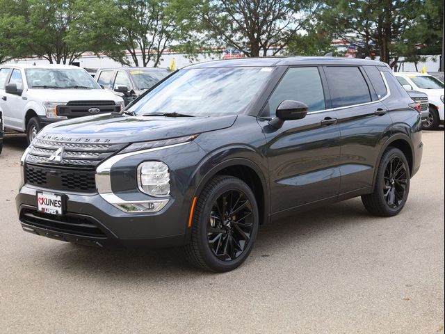 2024 Mitsubishi Outlander SE Black Edition w/Pano Roof