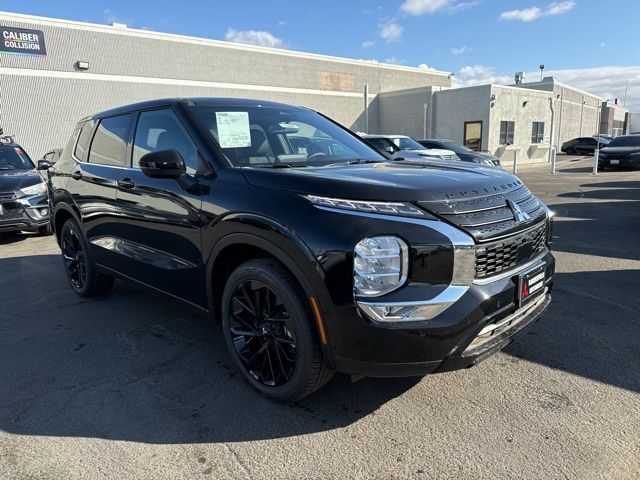 2024 Mitsubishi Outlander SE Black Edition w/Pano Roof