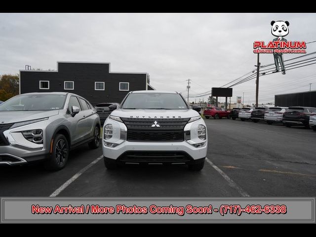 2024 Mitsubishi Outlander SE Black Edition w/Pano Roof