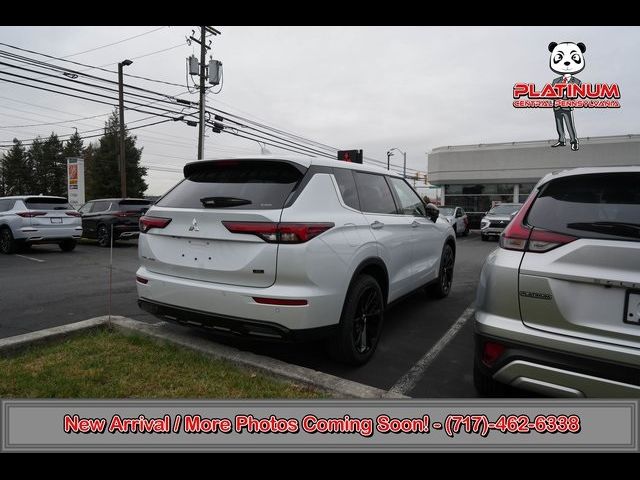 2024 Mitsubishi Outlander SE Black Edition w/Pano Roof