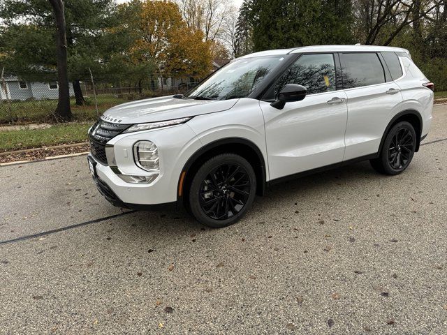 2024 Mitsubishi Outlander SE Black Edition w/Pano Roof