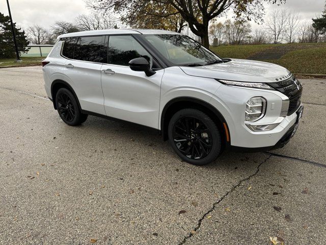 2024 Mitsubishi Outlander SE Black Edition w/Pano Roof