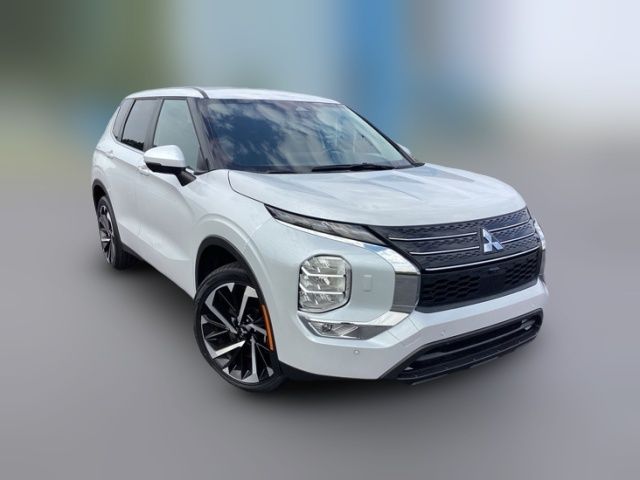 2024 Mitsubishi Outlander SE Black Edition w/Pano Roof