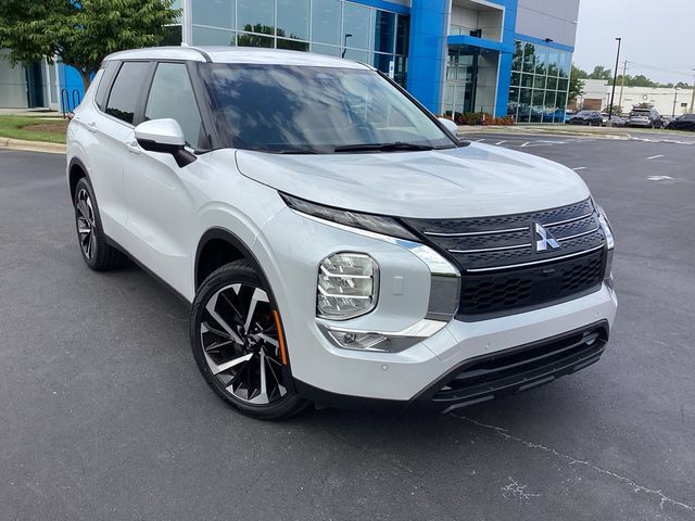 2024 Mitsubishi Outlander SE Black Edition w/Pano Roof