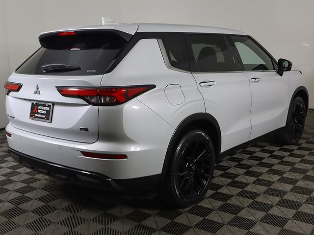 2024 Mitsubishi Outlander SE Black Edition w/Pano Roof