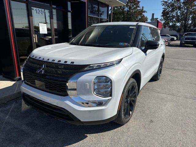 2024 Mitsubishi Outlander SE Black Edition w/Pano Roof