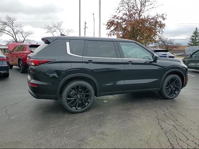 2024 Mitsubishi Outlander SE Black Edition w/Pano Roof