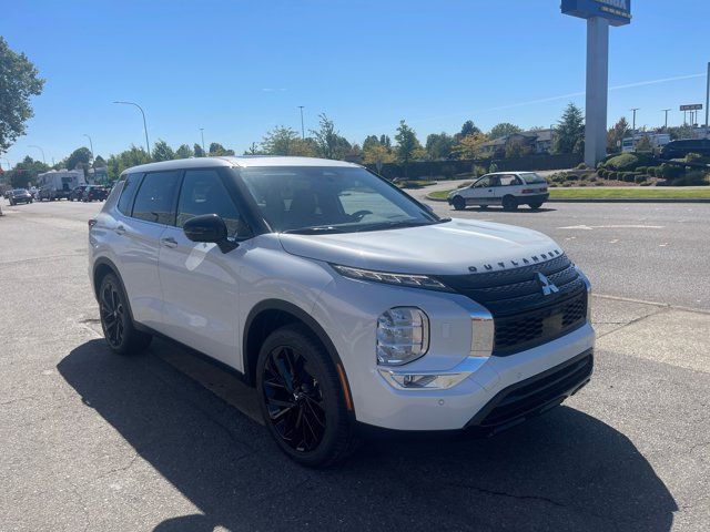 2024 Mitsubishi Outlander SE Black Edition w/Pano Roof