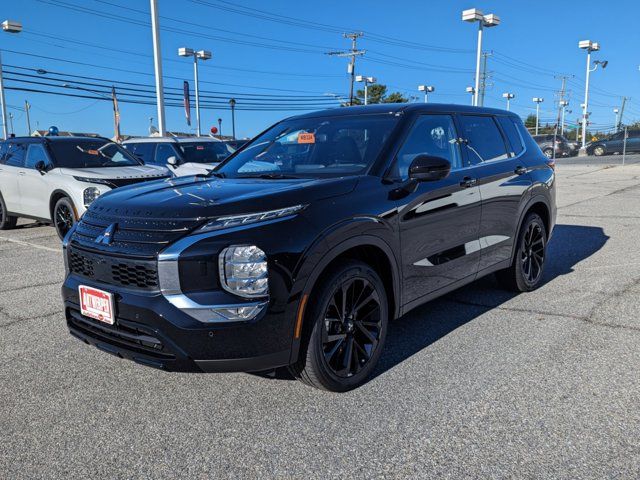 2024 Mitsubishi Outlander SE Black Edition w/Pano Roof