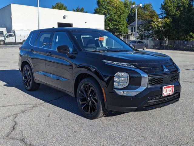 2024 Mitsubishi Outlander SE Black Edition w/Pano Roof