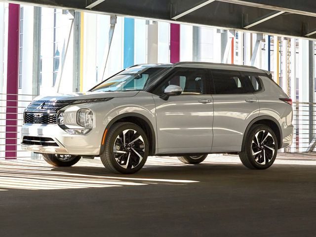 2024 Mitsubishi Outlander SE Black Edition w/Pano Roof