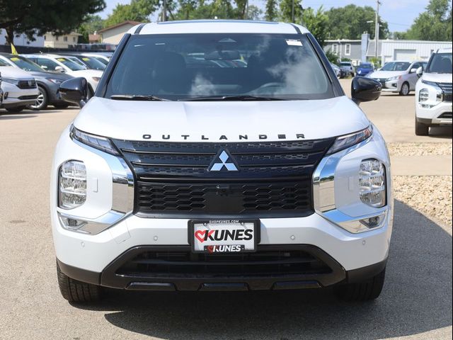 2024 Mitsubishi Outlander SE Black Edition w/Pano Roof