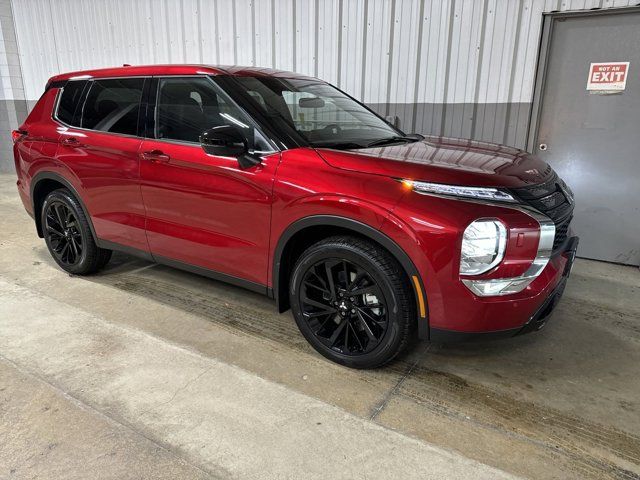 2024 Mitsubishi Outlander SE Black Edition w/Pano Roof