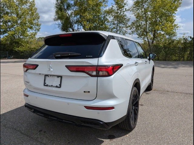 2024 Mitsubishi Outlander SE Black Edition w/Pano Roof