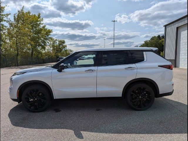 2024 Mitsubishi Outlander SE Black Edition w/Pano Roof