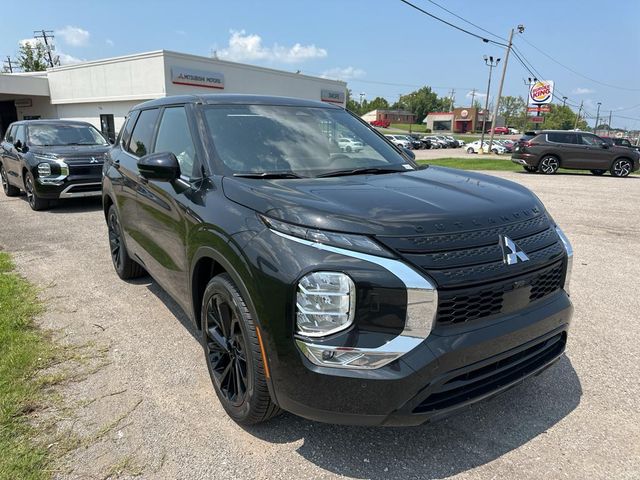 2024 Mitsubishi Outlander SE Black Edition w/Pano Roof