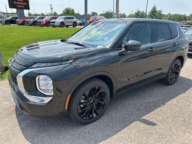 2024 Mitsubishi Outlander SE Black Edition w/Pano Roof