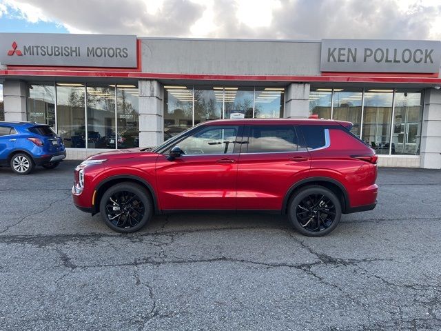 2024 Mitsubishi Outlander SE Black Edition w/Pano Roof