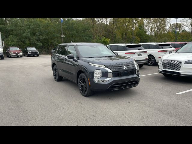 2024 Mitsubishi Outlander SE Black Edition w/Pano Roof