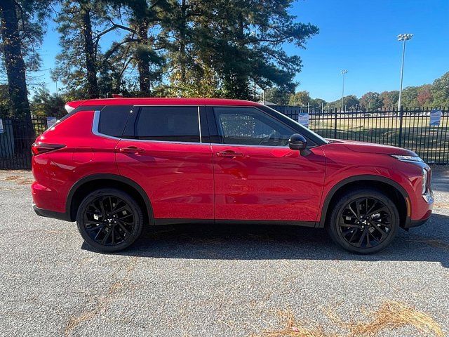 2024 Mitsubishi Outlander SE Black Edition w/Pano Roof