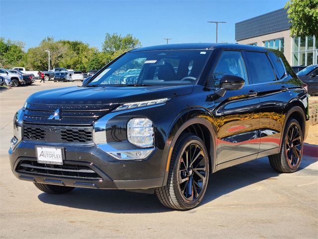 2024 Mitsubishi Outlander SE Black Edition w/Pano Roof